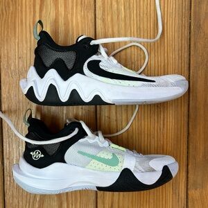 Kids Nike Tennis Shoes Size 3.5